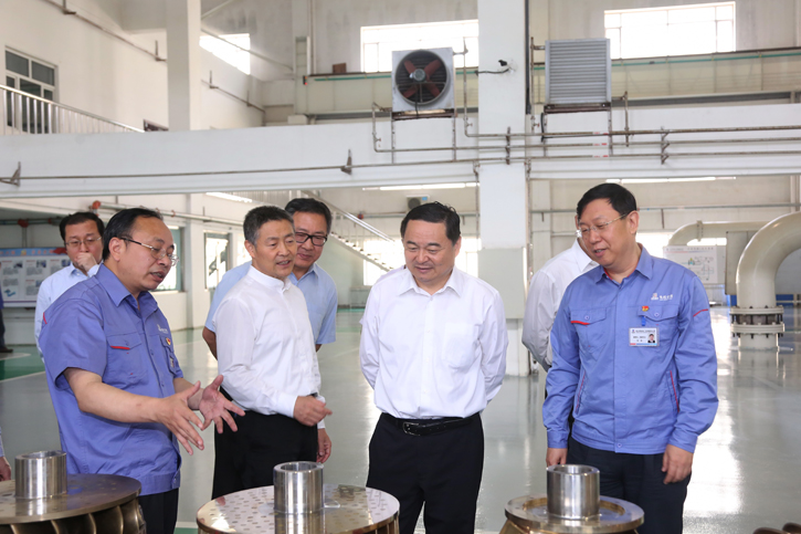 郝鹏旅行考察尊龙凯时集团